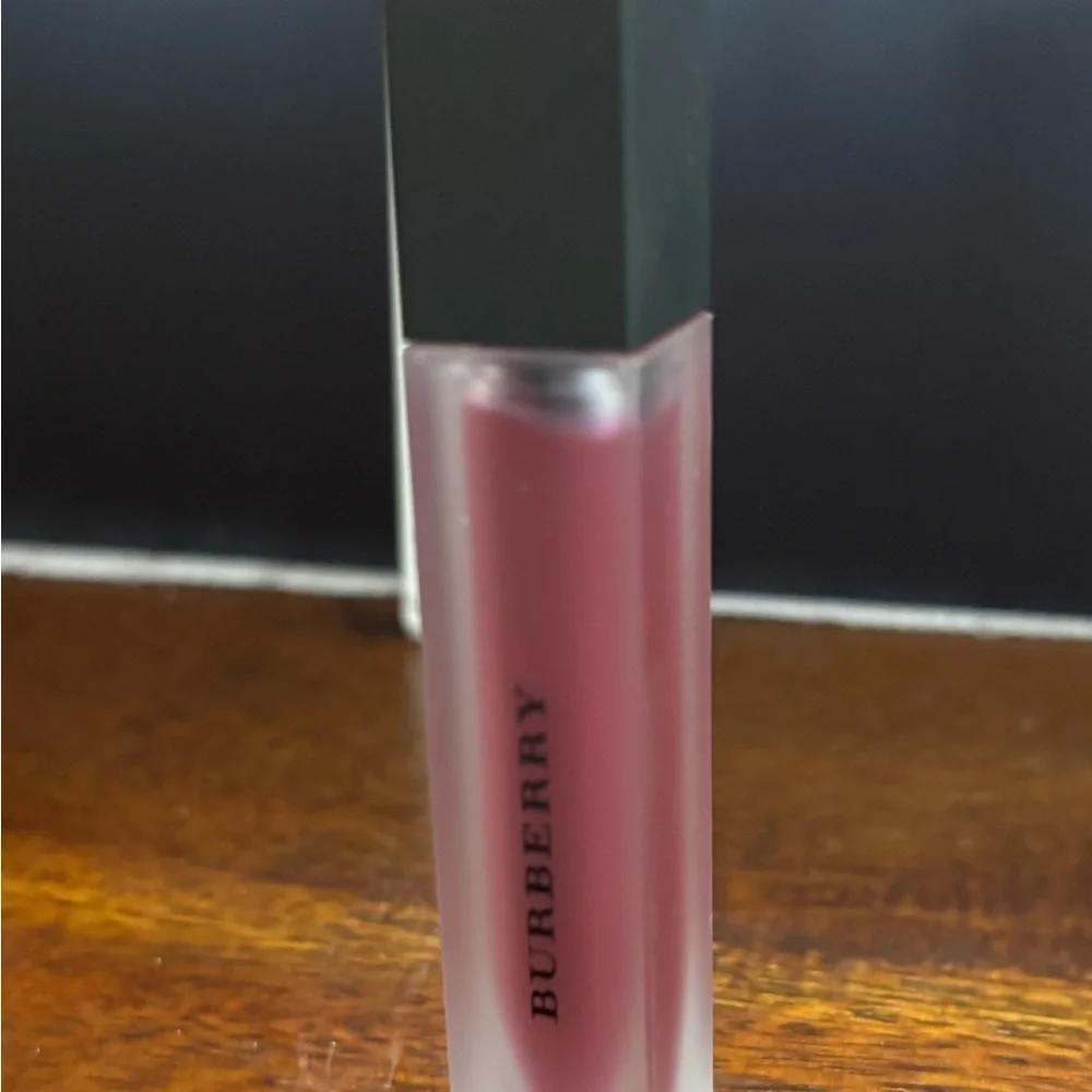 Rich Berry Burberry liquid lip Velvet NIB